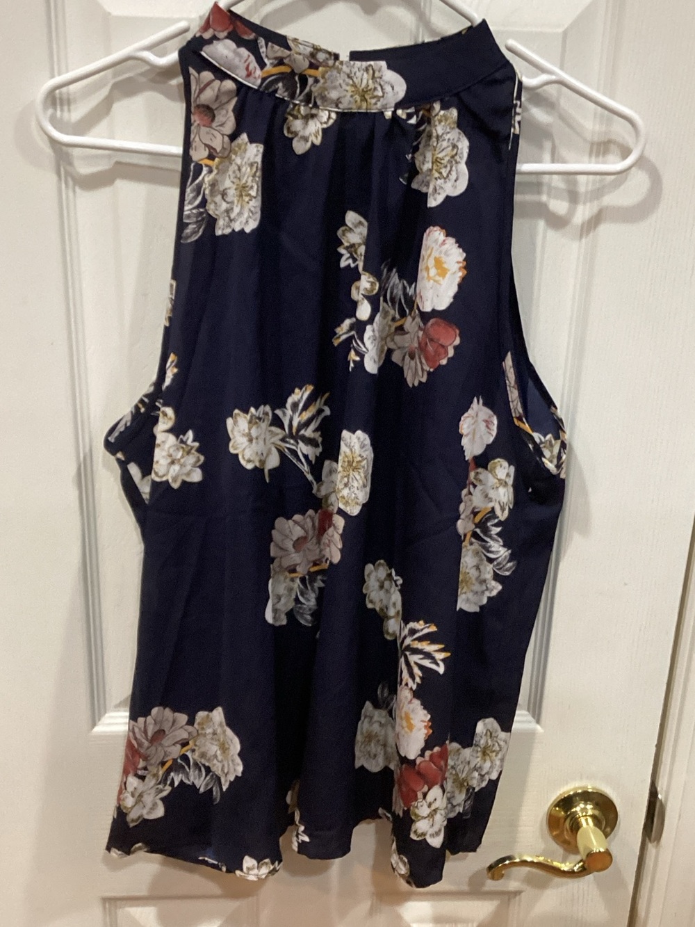 Seven in a bundle, beautiful blouses size large..